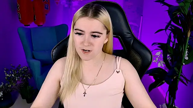 Snapshot of Stef_Nicks chatting on October 4, 2025, 9:18 am Stef Nicks online show from October 4, 2025, 9:18 am