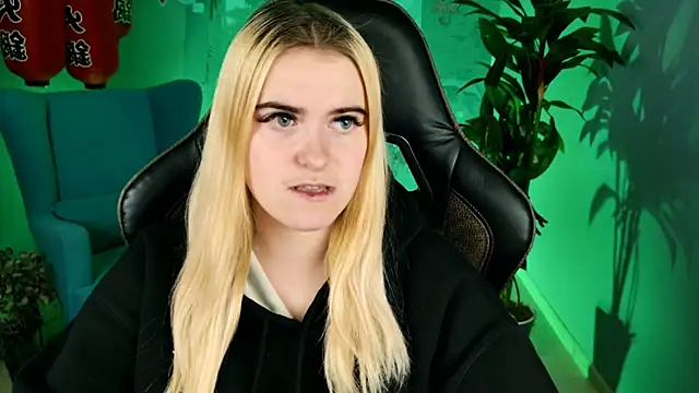 Snapshot of Stef_Nicks chatting on October 5, 2025, 6:12 am Stef Nicks online show from October 5, 2025, 6:12 am