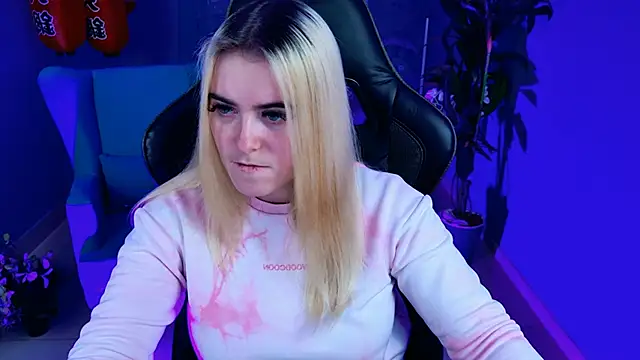 Snapshot of Stef_Nicks chatting on October 15, 2025, 9:09 am Stef Nicks online show from October 15, 2025, 9:09 am