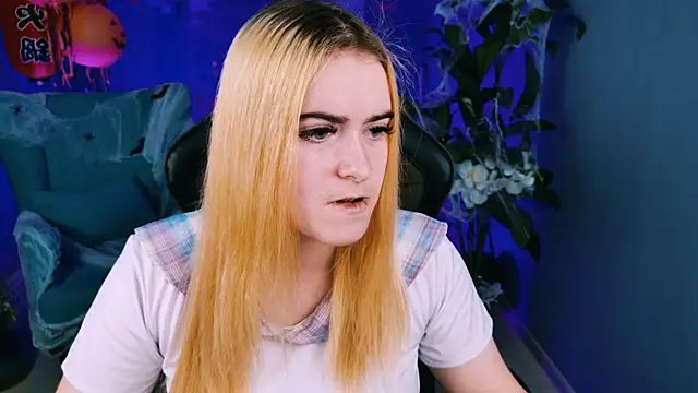 Snapshot of Stef_Nicks chatting on October 21, 2025, 9:10 am Stef Nicks online show from October 21, 2025, 9:10 am