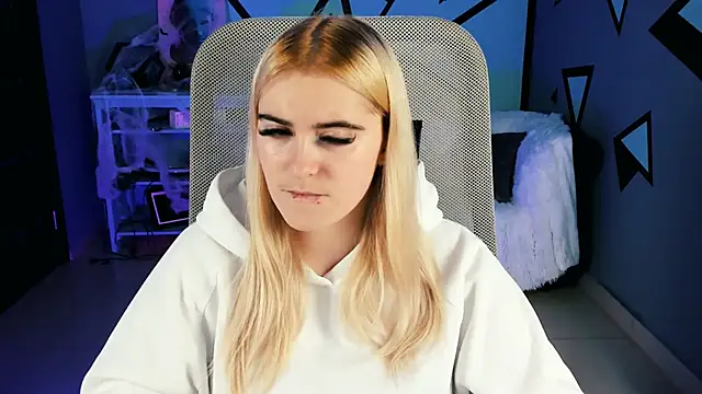 Snapshot of Stef_Nicks chatting on October 28, 2025, 9:02 am Stef Nicks online show from October 28, 2025, 9:02 am