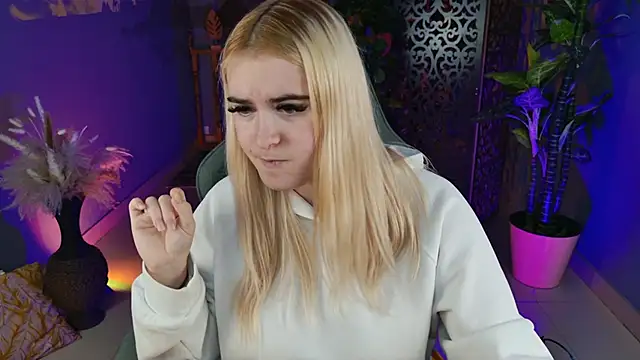 Snapshot of Stef_Nicks chatting on November 8, 2025, 9:09 am Stef Nicks online show from November 8, 2025, 9:09 am