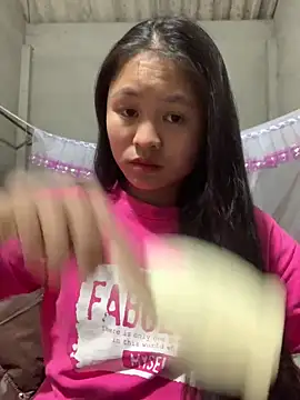 NhuFox online show from December 17, 2025, 1:06 pm