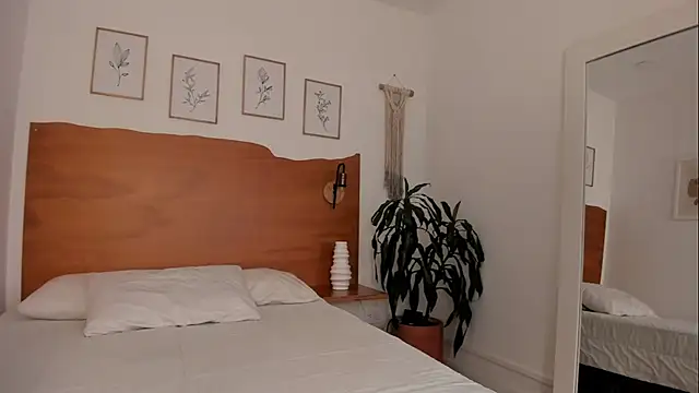 SuccubusDolly online show from September 14, 2025, 4:00 am