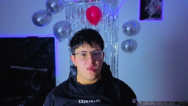 Snapshot of Ryan_Doretti chatting on November 17, 2025, 12:00 pm Ryan Doretti online show from November 17, 2025, 12:00 pm