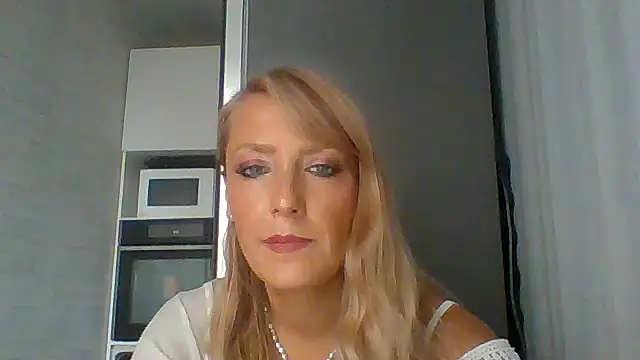 Vexxaa online show from October 18, 2025, 1:01 pm