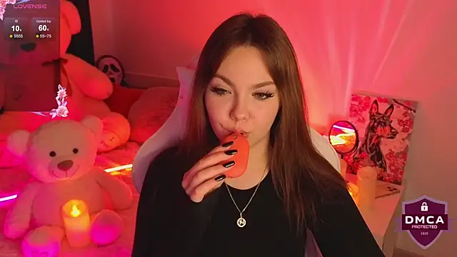 Snapshot of ApheliaDream_ chatting on October 21, 2025, 2:40 pm ApheliaDream online show from October 21, 2025, 2:40 pm