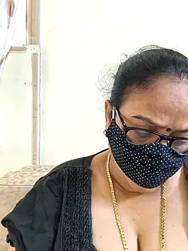 Snapshot of heera-rani chatting on May 5, 2026, 8:11 am heera-rani online show from May 5, 2026, 8:11 am