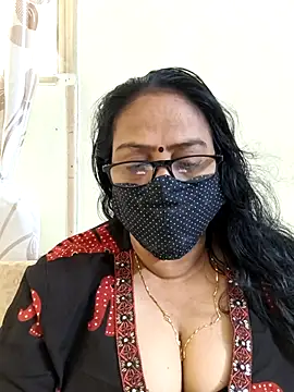 Snapshot of heera-rani chatting on May 10, 2026, 5:12 am heera-rani online show from May 10, 2026, 5:12 am