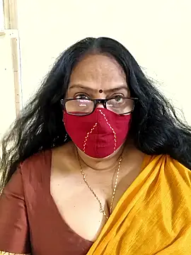 Snapshot of heera-rani chatting on May 17, 2026, 5:05 am heera-rani online show from May 17, 2026, 5:05 am