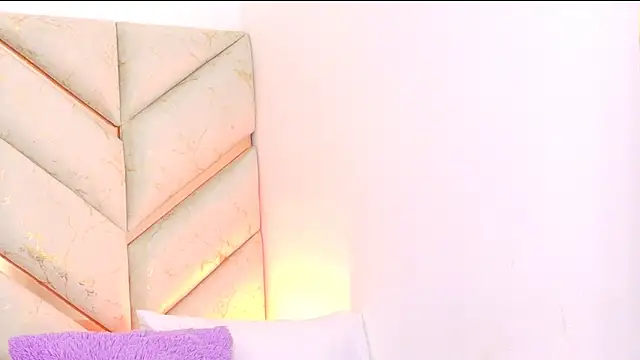 Snapshot of AlanaDoll chatting on October 2, 2025, 3:08 pm AlanaDoll online show from October 2, 2025, 3:08 pm