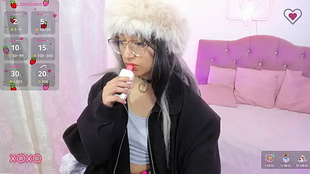 HANNI TAY online show from December 4, 2025, 11:41 am