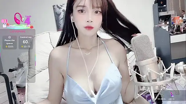 twlilybae online show from March 17, 2026, 12:08 pm