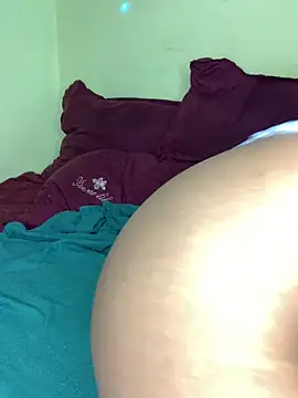 Seductive Yellow Titties online show from March 30, 2026, 8:32 pm