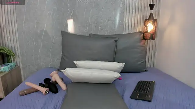 Snapshot of Lucia_Guzman1 chatting on November 7, 2025, 10:32 pm Lucia Guzman1 online show from November 7, 2025, 10:32 pm