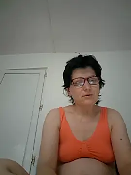 Vera Elle online show from May 7, 2026, 4:56 pm
