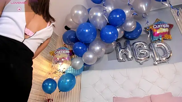 Snapshot of scarletbaker_ chatting on November 2, 2025, 11:34 am scarletbaker online show from November 2, 2025, 11:34 am