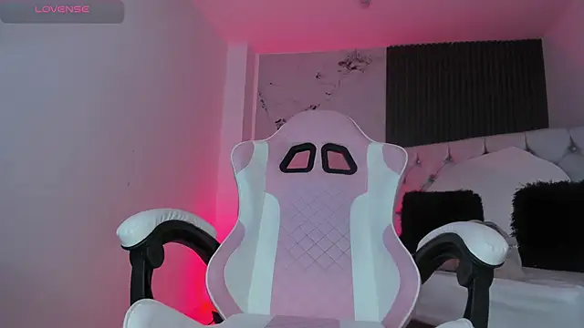 chloesagee online show from September 27, 2025, 11:43 pm