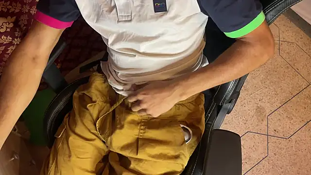 Snapshot of JUSTFORRICH chatting on October 18, 2025, 1:45 pm JUSTFORRICH online show from October 18, 2025, 1:45 pm