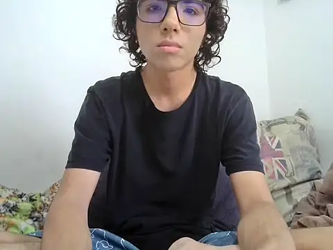 BBoyLatino0 online show from October 10, 2025, 6:07 pm
