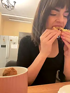 Snapshot of Miranda_Kerry chatting on October 17, 2025, 6:38 am Miranda Kerry online show from October 17, 2025, 6:38 am