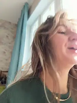 EvvaMur online show from April 18, 2026, 1:09 am