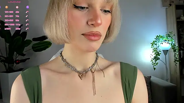 Ice Strawberry online show from January 18, 2026, 3:10 am