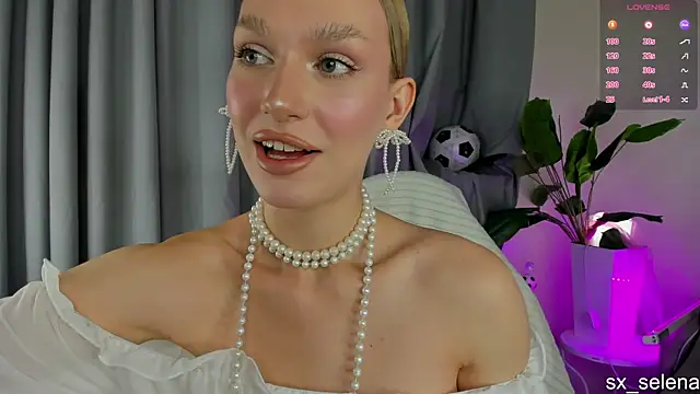 Snapshot of Ice_Strawberry chatting on July 5, 2026, 3:02 am Ice Strawberry online show from July 5, 2026, 3:02 am