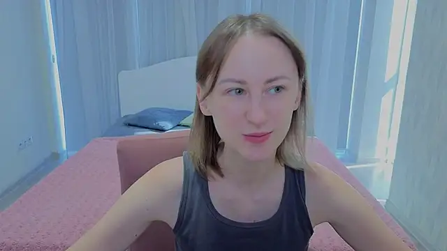 Snapshot of LuluChiiii chatting on September 19, 2025, 9:43 am LuluChiiii online show from September 19, 2025, 9:43 am