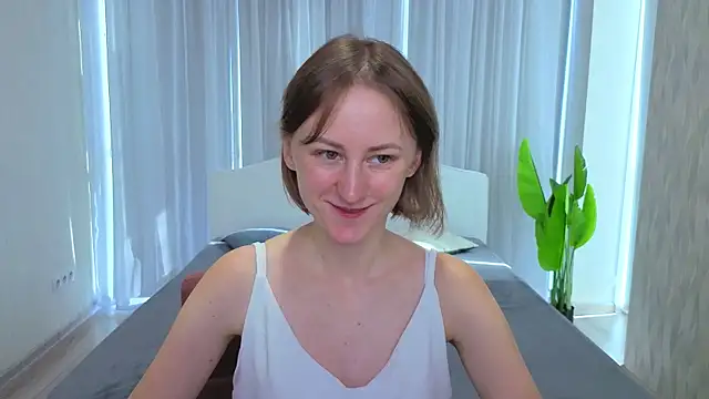 Snapshot of LuluChiiii chatting on October 5, 2025, 10:46 am LuluChiiii online show from October 5, 2025, 10:46 am