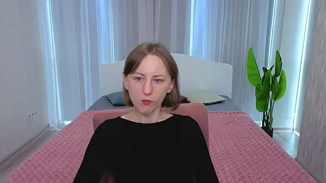 Snapshot of LuluChiiii chatting on October 6, 2025, 9:51 am LuluChiiii online show from October 6, 2025, 9:51 am