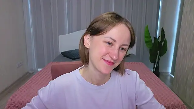 Snapshot of LuluChiiii chatting on October 8, 2025, 10:13 am LuluChiiii online show from October 8, 2025, 10:13 am