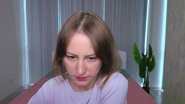 Snapshot of LuluChiiii chatting on October 10, 2025, 10:03 am LuluChiiii online show from October 10, 2025, 10:03 am