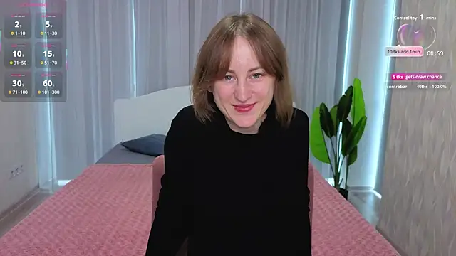 Snapshot of LuluChiiii chatting on October 13, 2025, 9:42 am LuluChiiii online show from October 13, 2025, 9:42 am