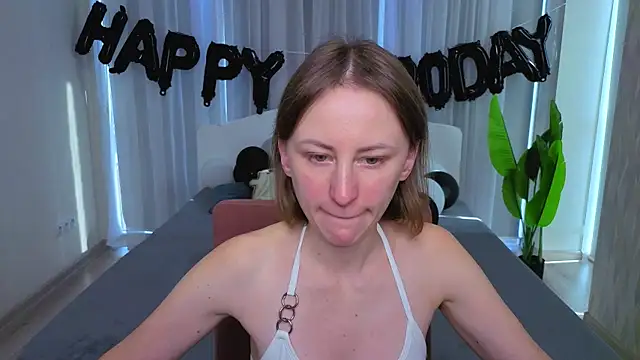 Snapshot of LuluChiiii chatting on November 2, 2025, 10:39 am LuluChiiii online show from November 2, 2025, 10:39 am