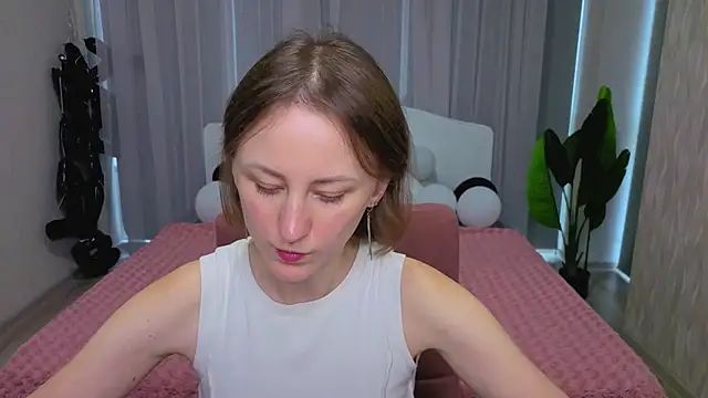 Snapshot of LuluChiiii chatting on November 9, 2025, 12:03 pm LuluChiiii online show from November 9, 2025, 12:03 pm