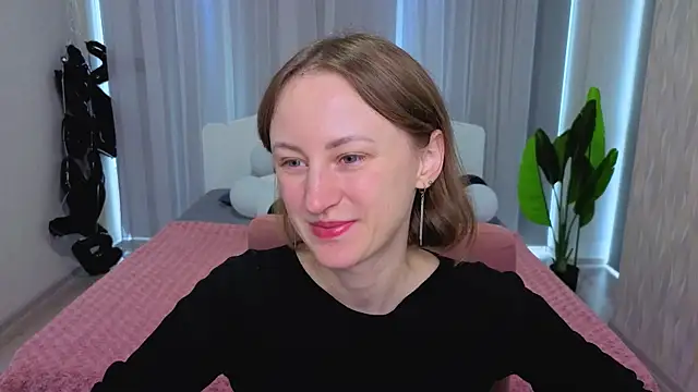 Snapshot of LuluChiiii chatting on November 10, 2025, 10:47 am LuluChiiii online show from November 10, 2025, 10:47 am