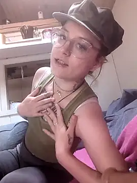 Snapshot of marijacucu chatting on July 2, 2026, 7:14 am marijacucu online show from July 2, 2026, 7:14 am