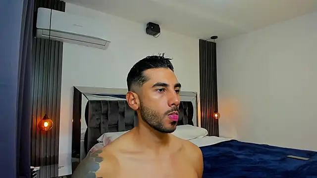 Snapshot of MARC_THOMPSON_ chatting on October 20, 2025, 12:22 am MARC THOMPSON online show from October 20, 2025, 12:22 am