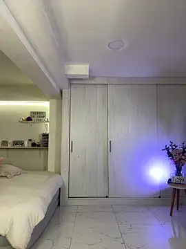 Snapshot of HellennScott chatting on September 30, 2025, 11:43 pm HellennScott online show from September 30, 2025, 11:43 pm