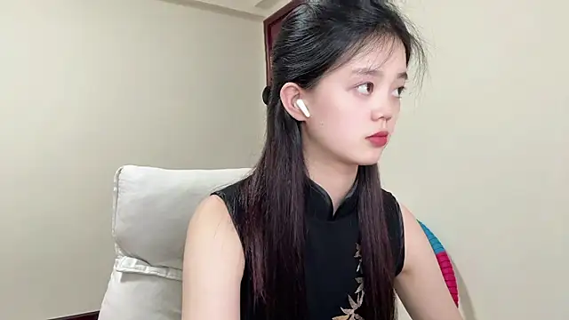 Nicole-13 online show from May 17, 2026, 1:07 pm