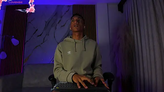 Snapshot of JulienSaint chatting on January 6, 2026, 10:52 am JulienSaint online show from January 6, 2026, 10:52 am