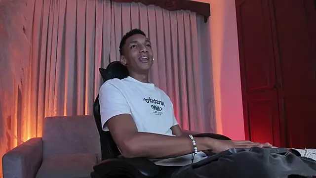 Snapshot of JulienSaint chatting on January 11, 2026, 10:42 am JulienSaint online show from January 11, 2026, 10:42 am