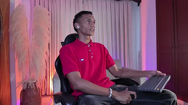 Snapshot of JulienSaint chatting on January 14, 2026, 12:00 pm JulienSaint online show from January 14, 2026, 12:00 pm