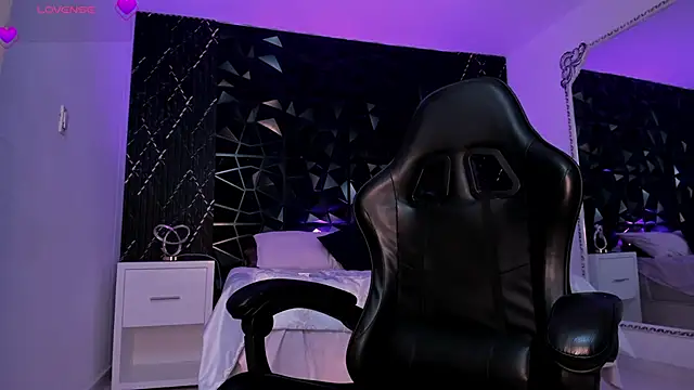 Snapshot of JulienSaint chatting on February 12, 2026, 12:33 pm JulienSaint online show from February 12, 2026, 12:33 pm