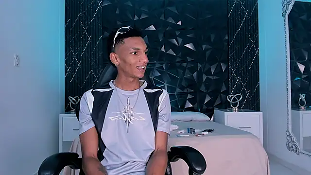 Snapshot of JulienSaint chatting on February 17, 2026, 12:45 pm JulienSaint online show from February 17, 2026, 12:45 pm