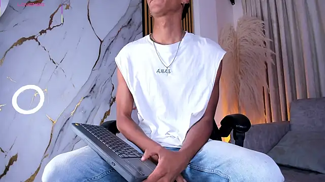 Snapshot of JulienSaint chatting on February 20, 2026, 12:16 pm JulienSaint online show from February 20, 2026, 12:16 pm