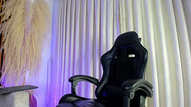 Snapshot of JulienSaint chatting on February 26, 2026, 12:04 pm JulienSaint online show from February 26, 2026, 12:04 pm