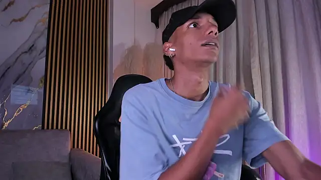 Snapshot of JulienSaint chatting on March 3, 2026, 11:27 am JulienSaint online show from March 3, 2026, 11:27 am