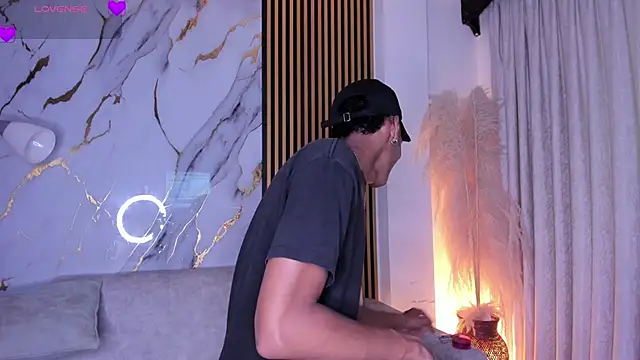 Snapshot of JulienSaint chatting on March 8, 2026, 12:31 pm JulienSaint online show from March 8, 2026, 12:31 pm